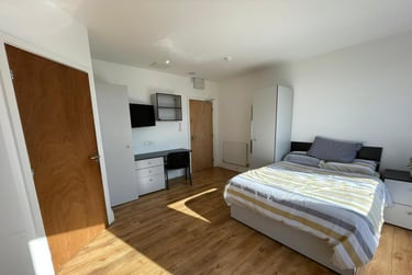 1 bed flat, 2A Old Town Street, City Centre, Plymouth, PL11AE - Image 3